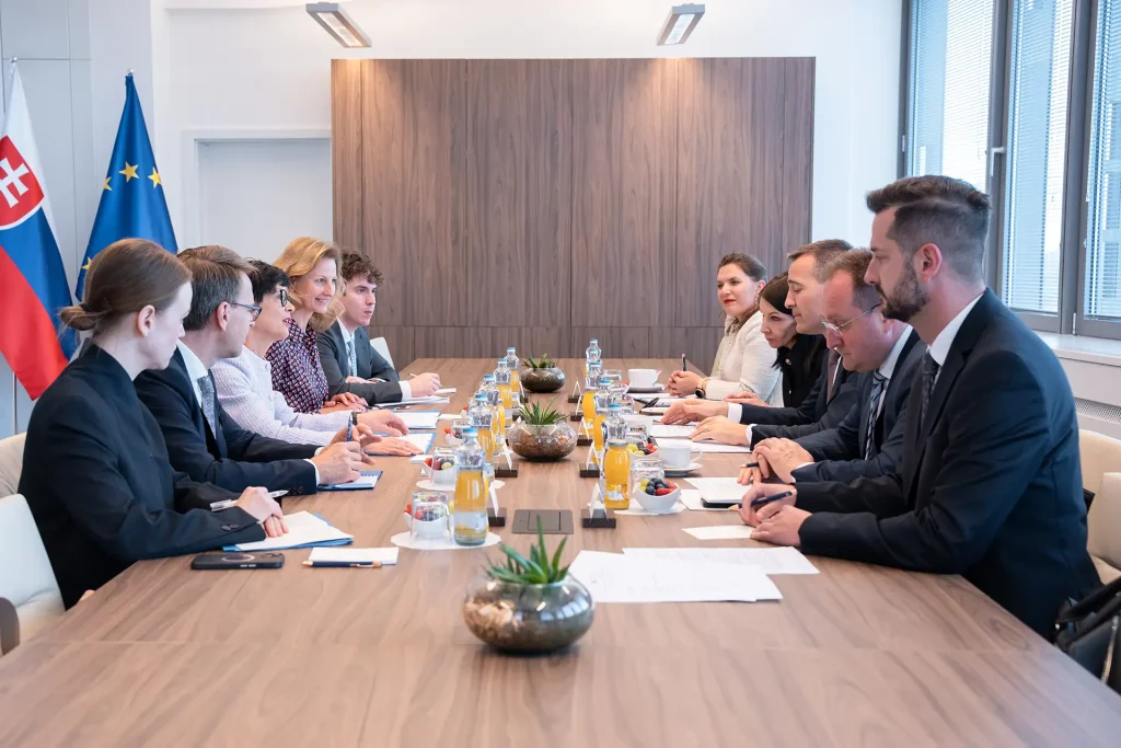 Tomáš Drucker a eurokomisárka pre rozšírenie Marta Kos